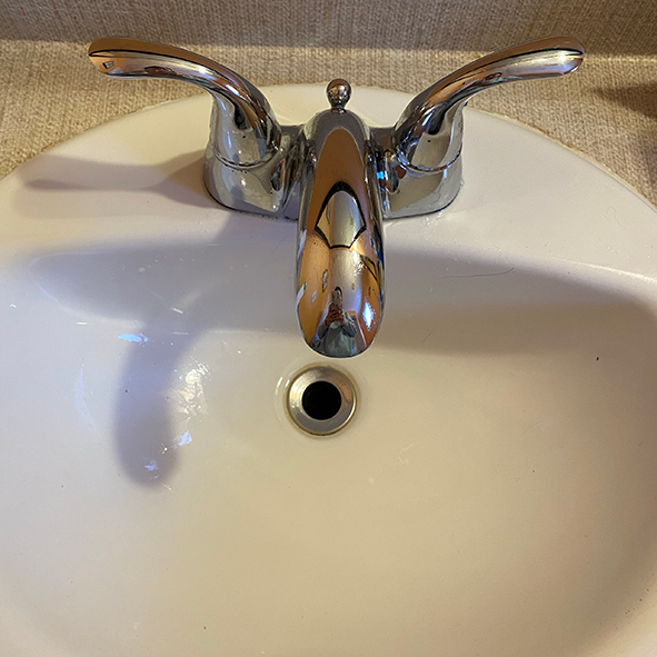 This is the faucet in the bathroom. I used the sound of turning on the faucet and the water flowing as my audio.