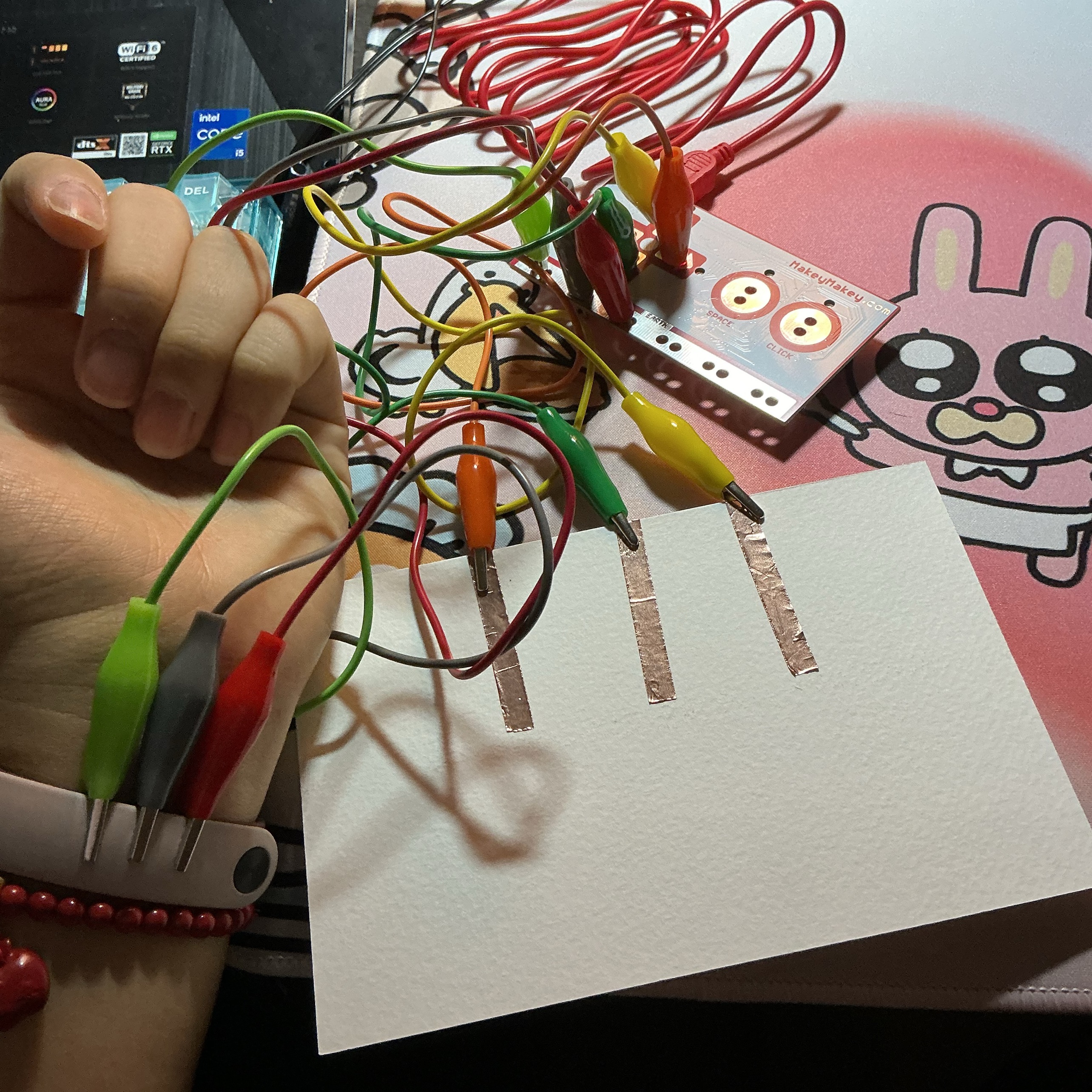 This is me clipping the connection to the watch so I can trigger the button directly with my right hand.      